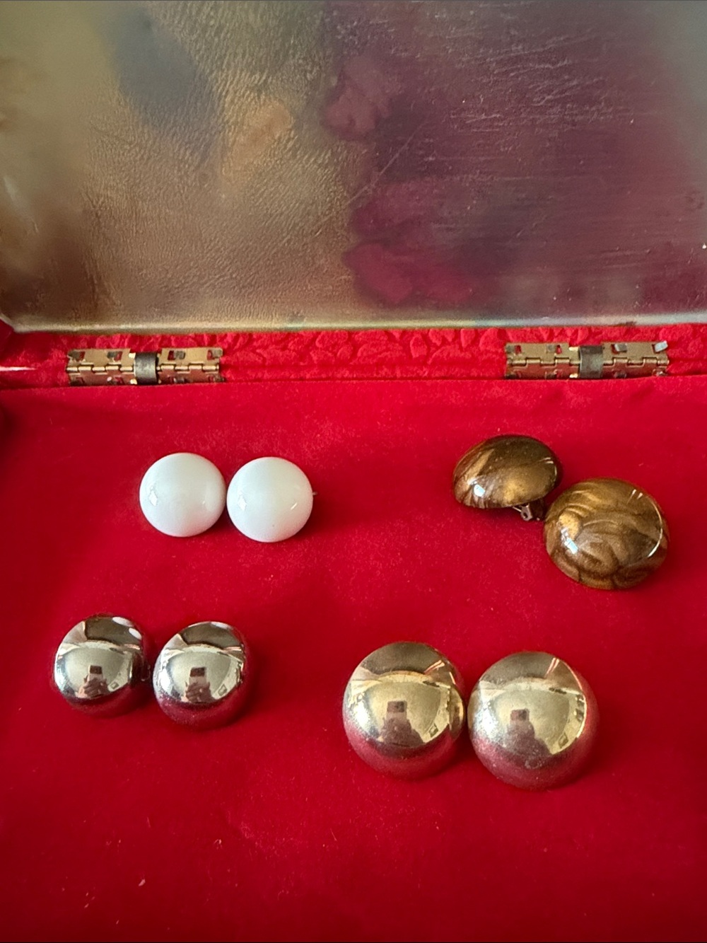 VTG red velvet jewelry box/travel case with gold-tone trim with clip on earrings - Picture 13 of 14